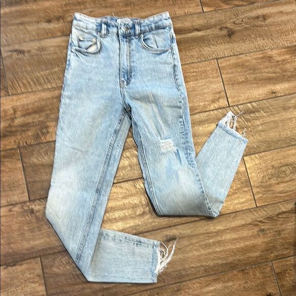 👖 Zara Trafaluc Distressed Jeans Sz 00 (Inseam 27”) - Picture 1 of 4